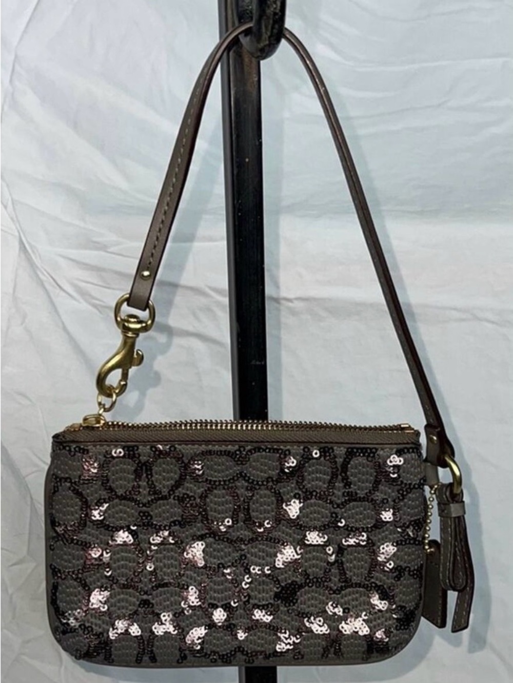 Coach Vintage NWT Grey Sequin-Embellished Wristlet Clutch No Call Outs - Picture 8 of 8